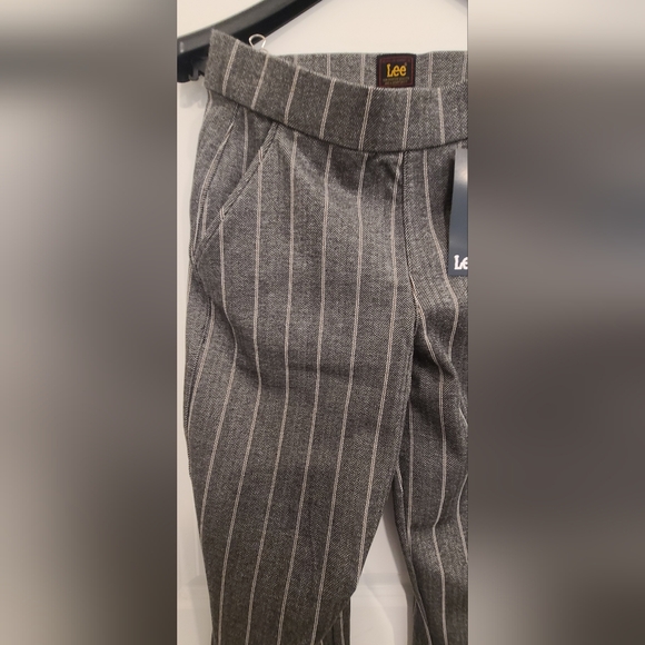 Brand New Lee Women’s Comfort Waist Pull-On Bootcut Pants - Picture 3 of 10